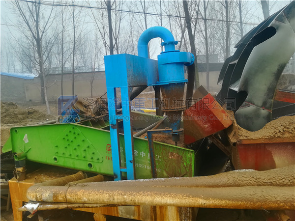 山東棗莊-<a href=http://www.cyzkshopping.com/tags/xishahuishouji target=_blank class=infotextkey><a href=//tags/xishahuishouji target=_blank class=infotextkey>細(xì)沙回收機(jī)</a></a>現(xiàn)場(chǎng)8.jpg